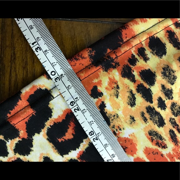 Victoria Collection cold shoulder top - Picture 4 of 6